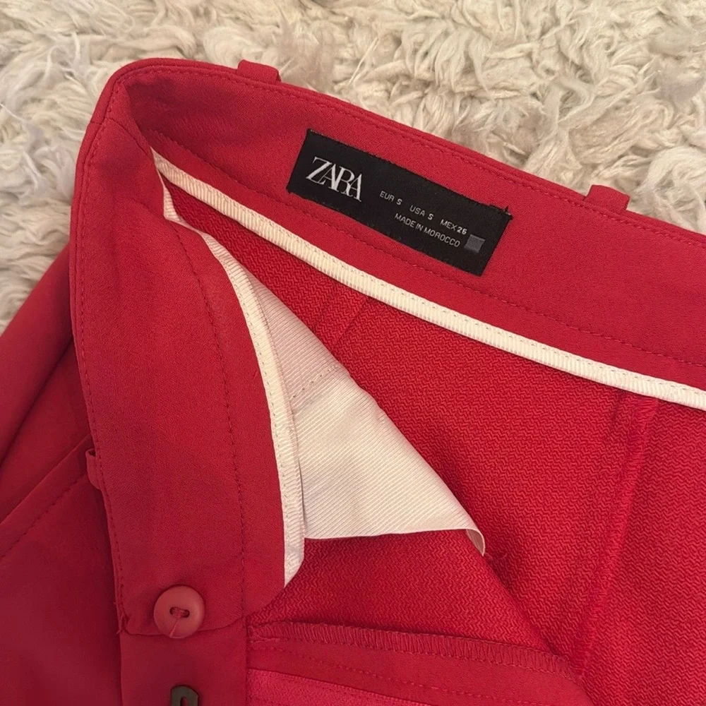 NWOT- Zara Women's Shorts.. Fuchsia color - Picture 6 of 12